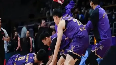 亚冠三连胜辉煌再现！两大豪强携手多国精英，谁将笑傲群雄？